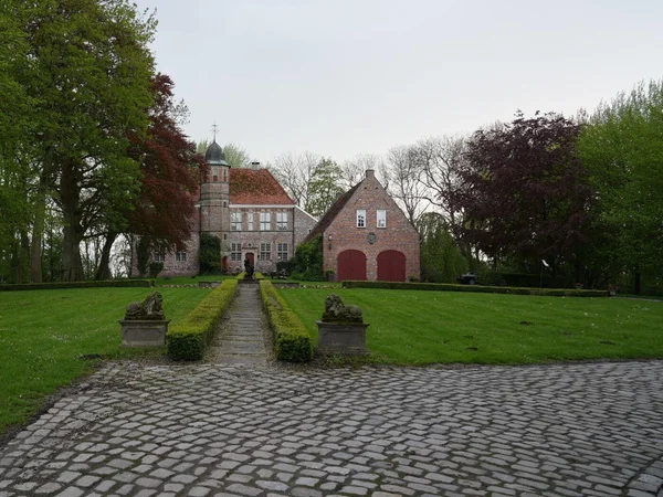 Bild 1: Burg Fischhausen